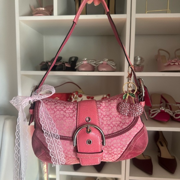 Coach Handbags - Pink Y2K Coach SoHo Shoulder Bag 🎀🩷